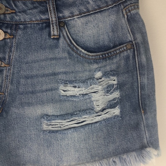 KanCan Mid Rise Distressed Blue Denim Cut Offs 100% Cotton Size 28/9 Jean Shorts - Picture 6 of 16